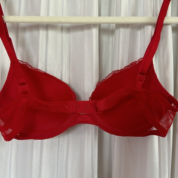 Victoria Secret Push up Bra - Picture 3 of 3